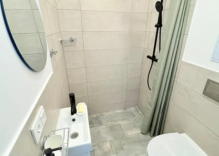 Апартаменты Quiet, Charming On Ground Floor