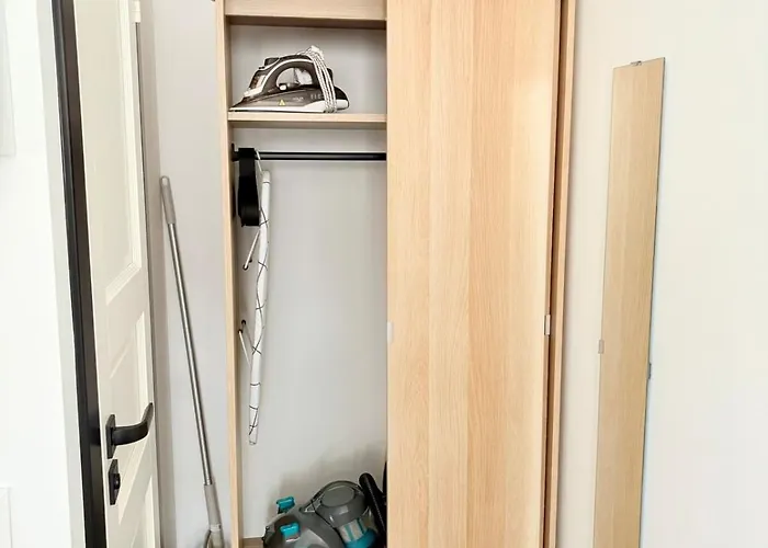 Quiet, Charming On Ground Floor *