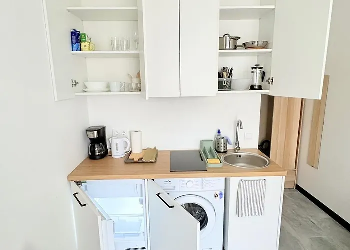 Quiet, Charming On Ground Floor Апартаменты