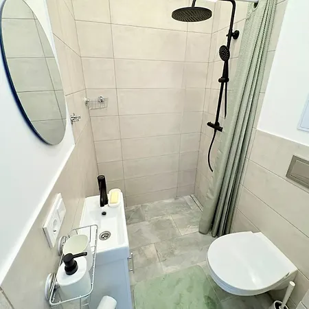 아파트 Quiet, Charming On Ground Floor