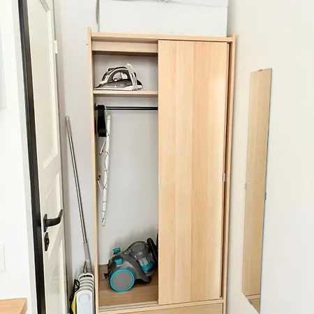 Quiet, Charming On Ground Floor *